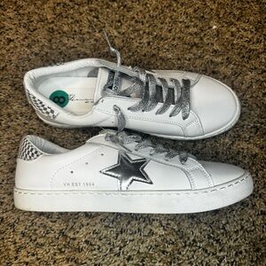 Vintage Havana Carla White sneakers size 8